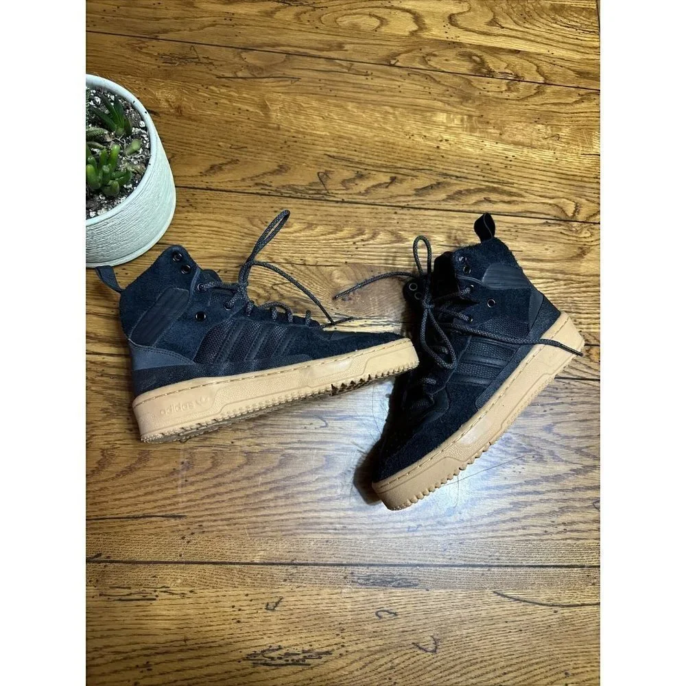 Adidas Rivalry TR Black Gum Size 5